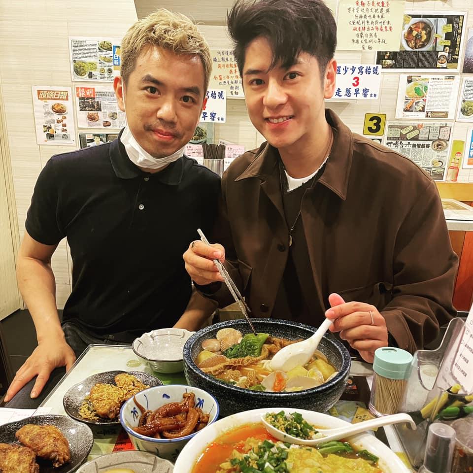 連許廷鏗也是坐上客。(Facebook @蒙麵)