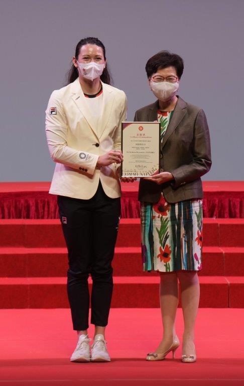 特區政府公布一年一度的授勳名單,授勳和嘉奬的人數創新高共有890人。