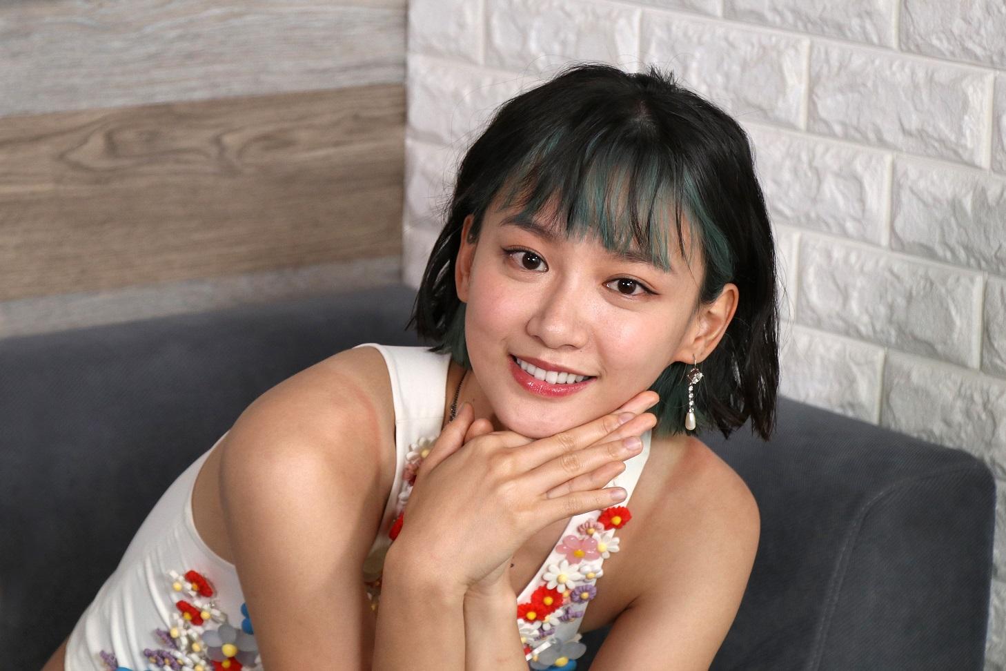 Angela透露去年接演一個「好MK」的單親媽媽角色,希望突破文青少女形象。