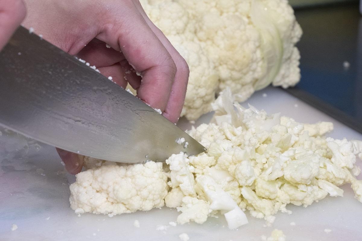 切成碎狀,放入煲內煮熟後拌入藜麥和杏鮑菇