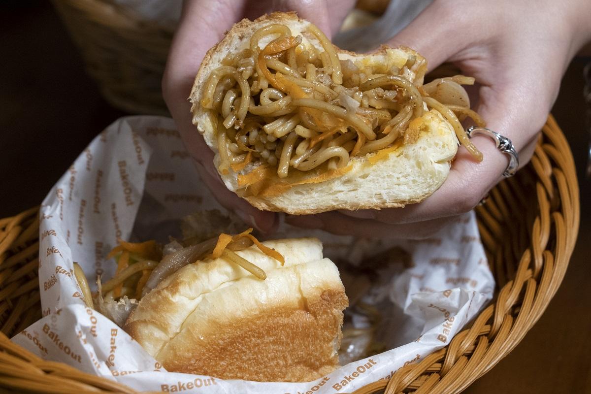 日式黑豚肉炒麵麵包($39)