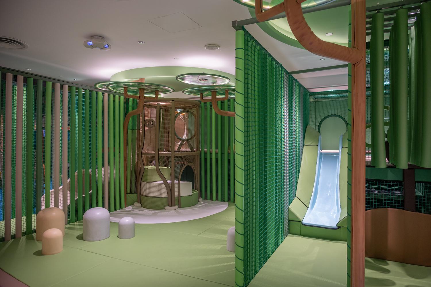 有7個不同主題的軟墊遊樂區,全部都以香港自然奇觀為主題。