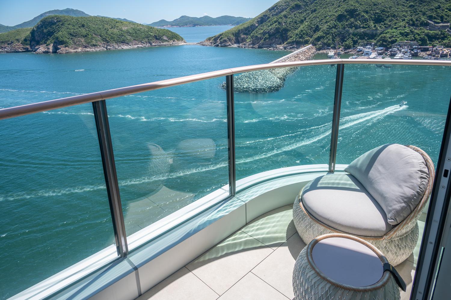 走出露台更可以看到大海景。