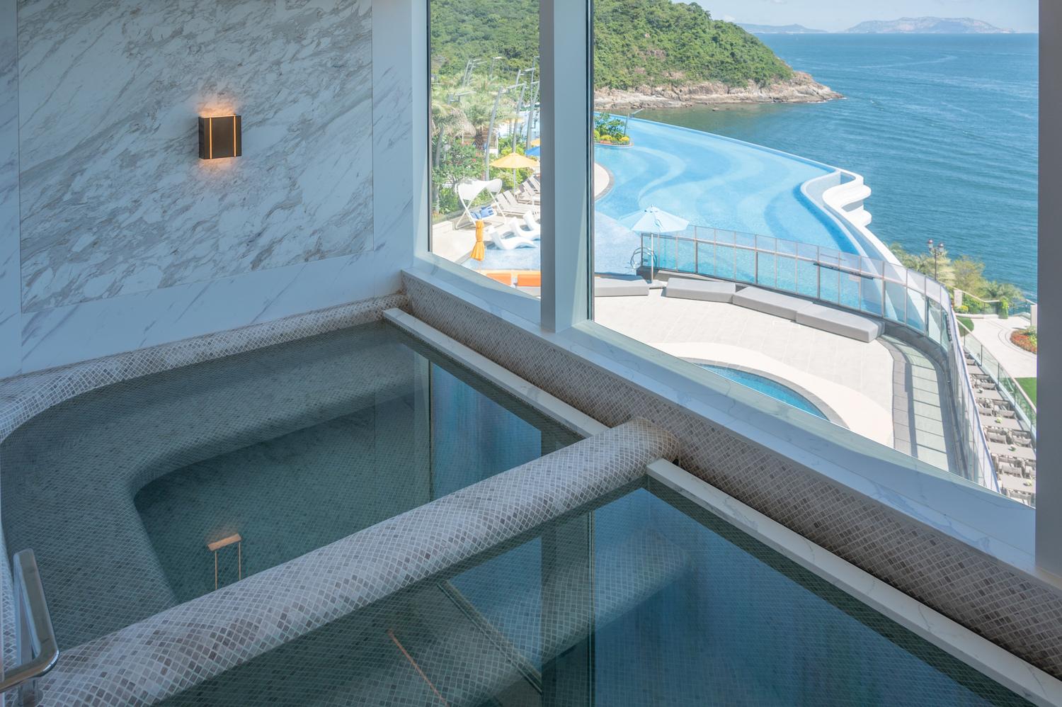 熱水浴池及活力池