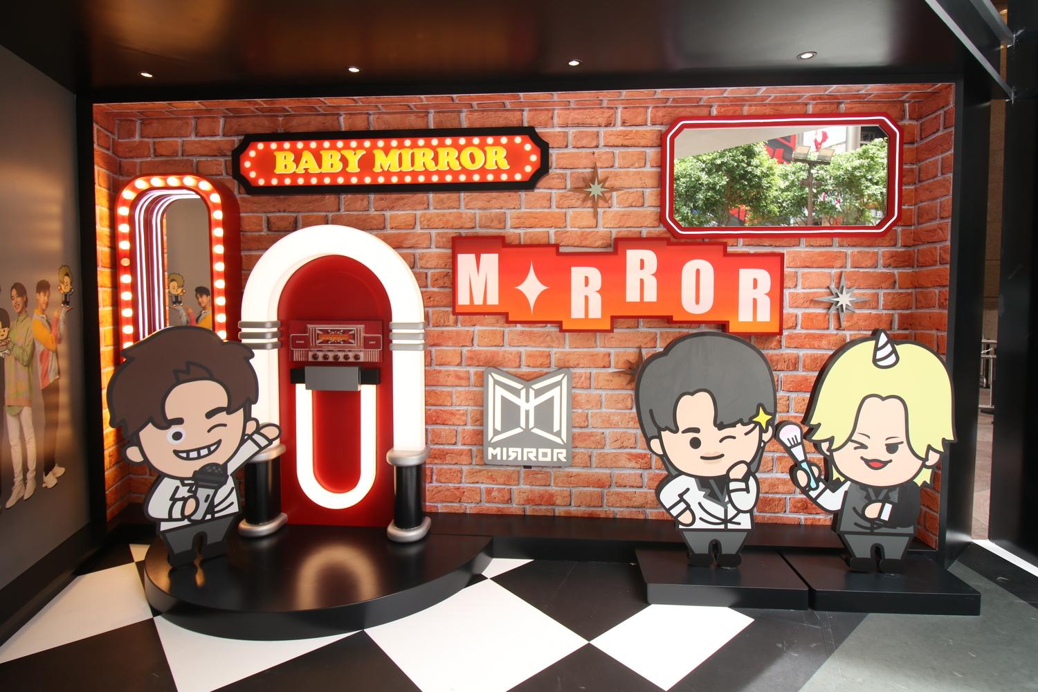 BABY MIRROR Photo Zone