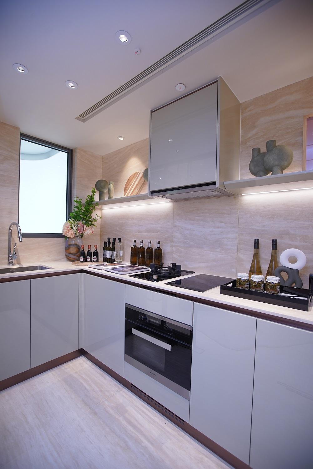 屯門新盤|NOVO LAND三房示位即睇!開放式廚房連玻璃趟門美觀實用