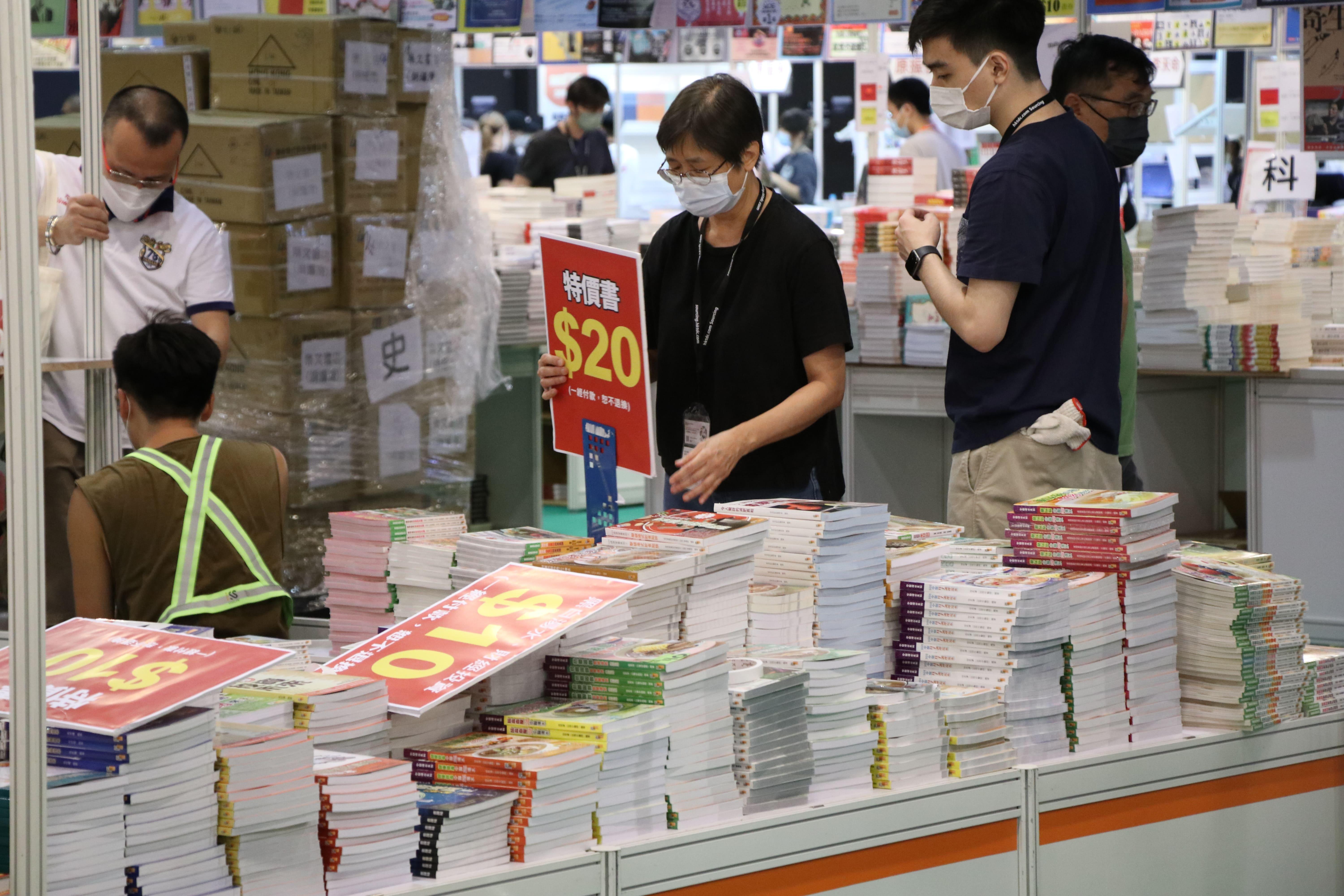 各式書本$10、$20就有交易,超抵。