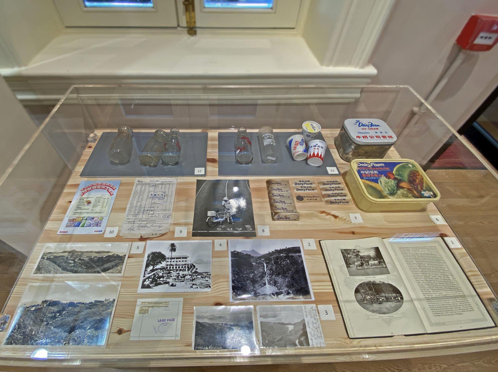 舊牛奶公司的文物包括當年的乳品容器、海報、員工證、相片和雪糕櫃等,展示舊牛奶公司的歷史和昔日牧場運作的情景。