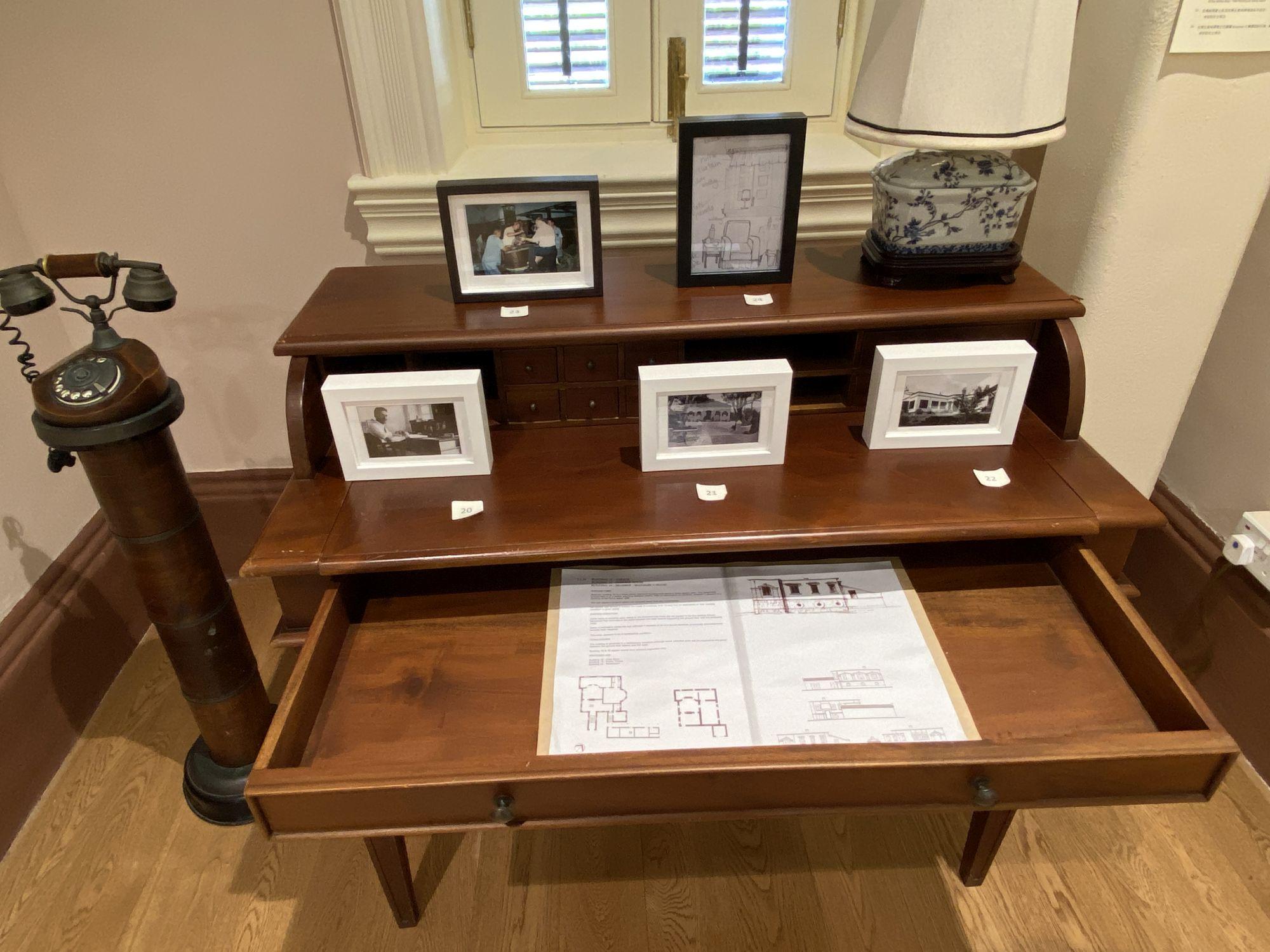 舊牛奶公司的文物包括當年的乳品容器、海報、員工證、相片和雪糕櫃等,展示舊牛奶公司的歷史和昔日牧場運作的情景。