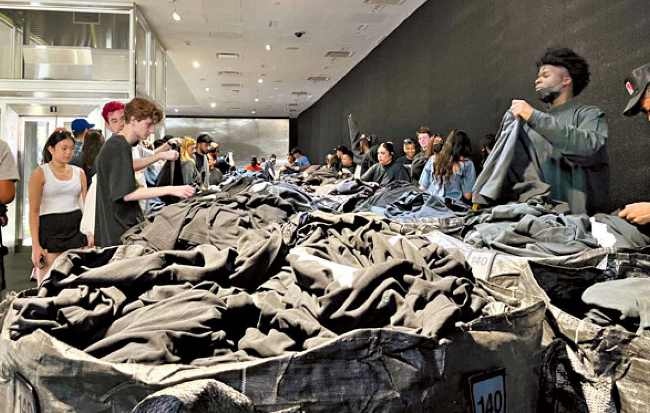 由Balenciaga操盤的Yeezy Gap 實體店