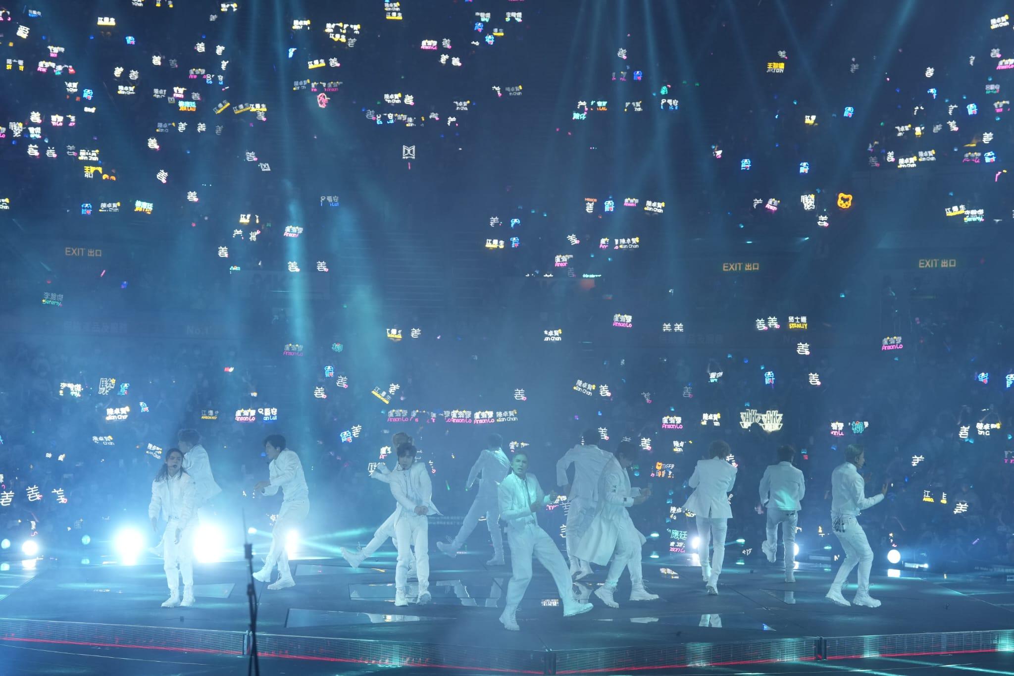 MIRROR全白登場 唱《Innerspace》打頭陣