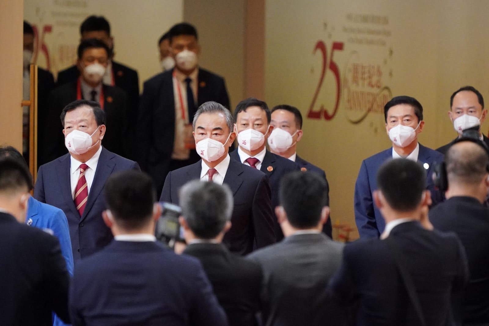 國務委員兼外長王毅等出席第六屆特區政府就職典禮。(李睿哲攝)