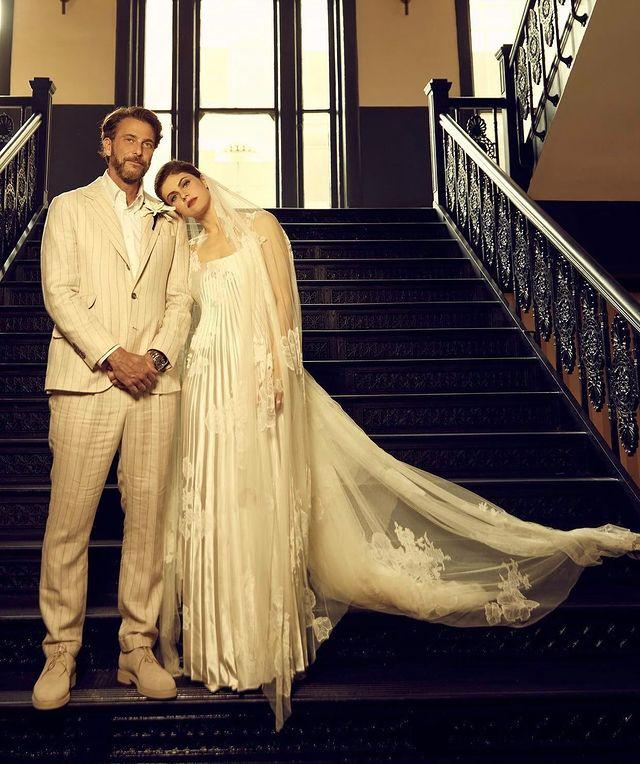 美國女星Alexandra Daddario榮升人妻,丈夫是53歲製作人Andrew Form。