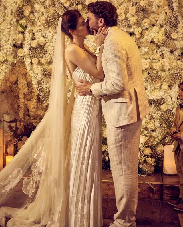 電Alexandra Daddario現年36歲,代表作有《加州大地震》。