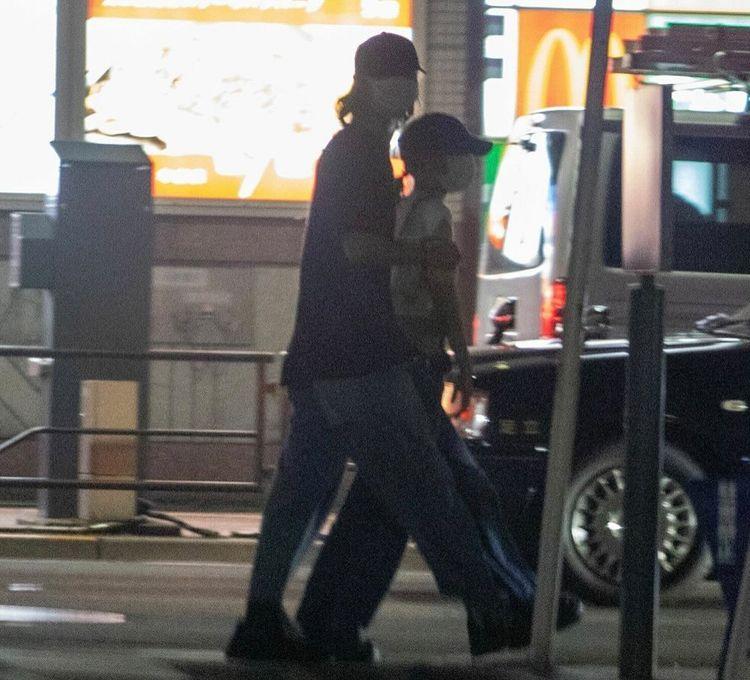 山崎賢人出入女方香閨,又共渡春宵,關係已進展到半同居。