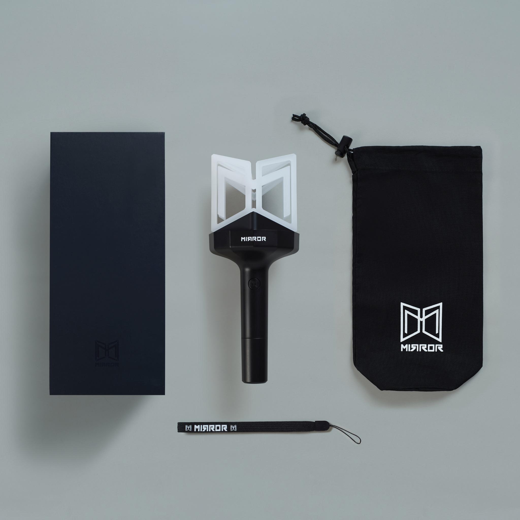 MIRROR是次演唱會的官方手燈。