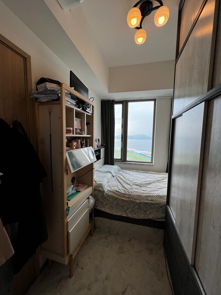 長方形睡房,同樣無敵海景及高爾夫場景。