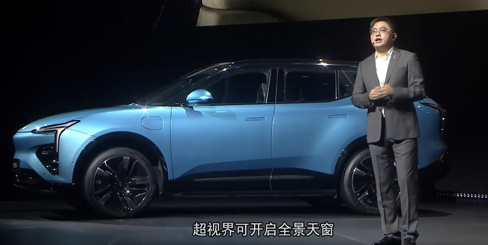 恒馳新能源汽車集團總裁劉永灼在發布會上介紹恒馳5。