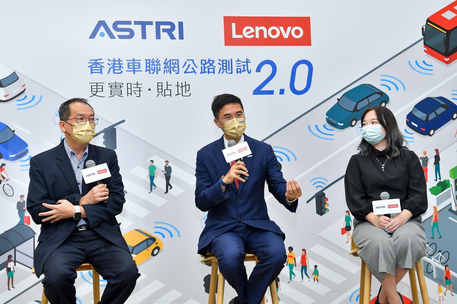葉成輝博士(中)期望公路測試為市民帶來便利,何一凡(右)寄望Lenovo端對端解決方使全球各地城市變得更具智能、更安全及更可持續發展。