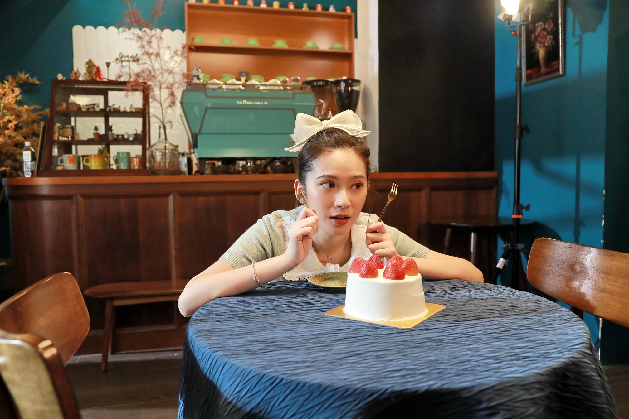 Cloud以多個趣怪可愛造型拍攝新歌MV。