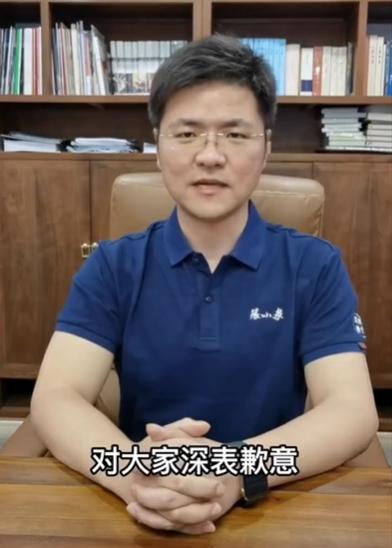 張小泉總經理夏乾良就「中國人切菜方法不對」、「中國人刀工不及米其林(米芝蓮)廚師」引起的誤解道歉。(互聯網)