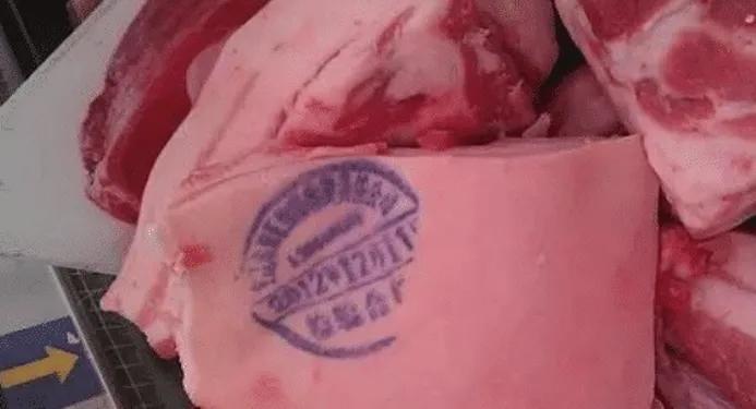 有無錫網民爆料,做核酸檢測後手背被蓋印章,有如動物檢疫。(互聯網)