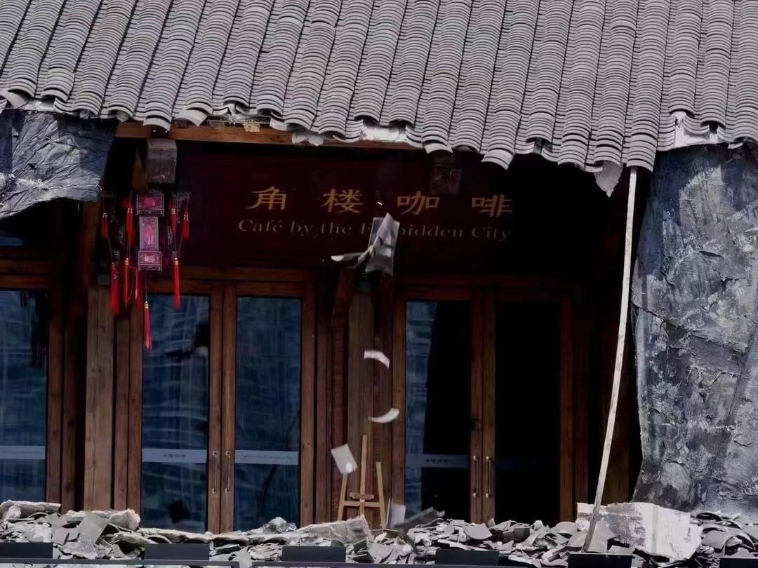 重慶故宮文物南遷紀念館1號館(角樓咖啡館)屋頂瓦片熱到甩。(互聯網)