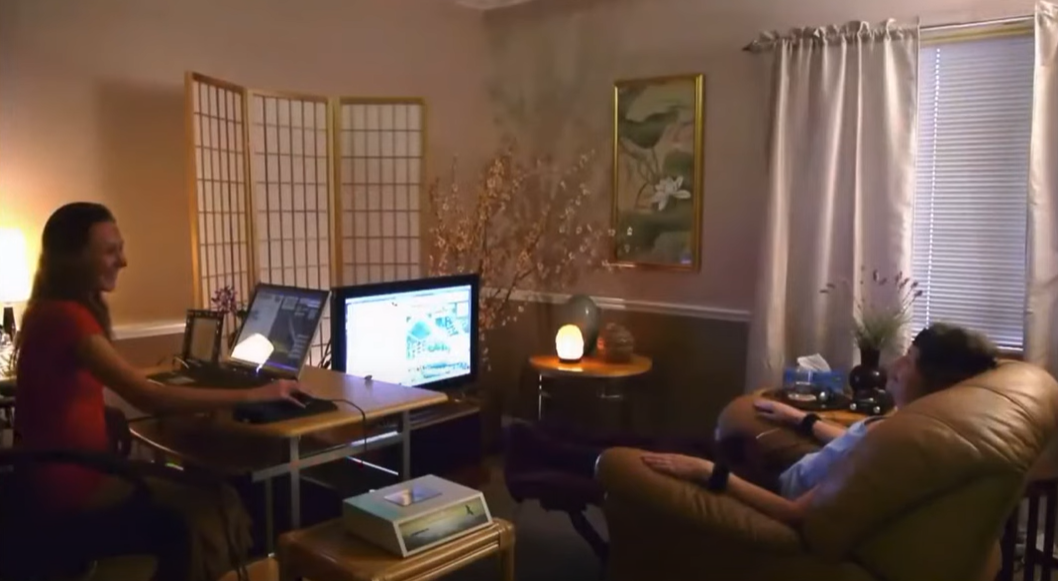 費量指曾有聲稱具醫療作用的「量子產品」,令病人拒絕接受傳統治療而死亡。(互聯網)