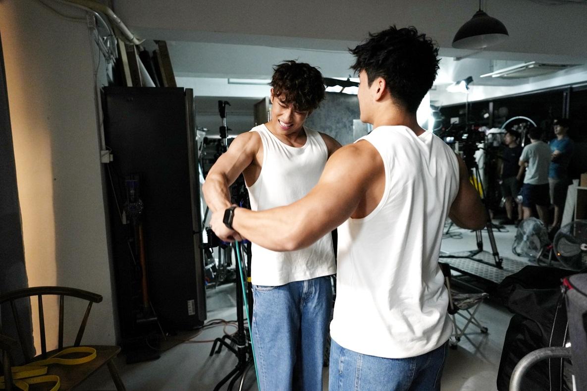 新歌《OMG(on my grind)》MV近日新鮮出爐。