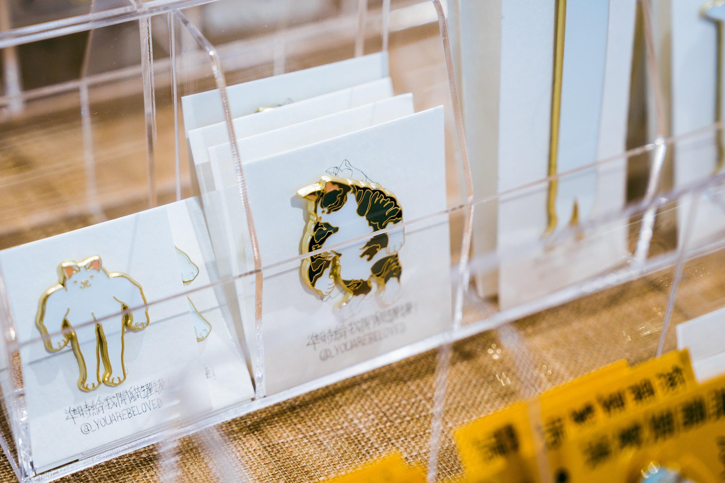 You Are Beloved愛你可愛的 黑色大隻佬貓襟章:由藝術家You Are Beloved大力製作!「爆肌貓」系列是「脂肪貓」的後續,當肥肉已成事實,不如在家鍛練自己,成為「爆肌貓」,非常上進。$88