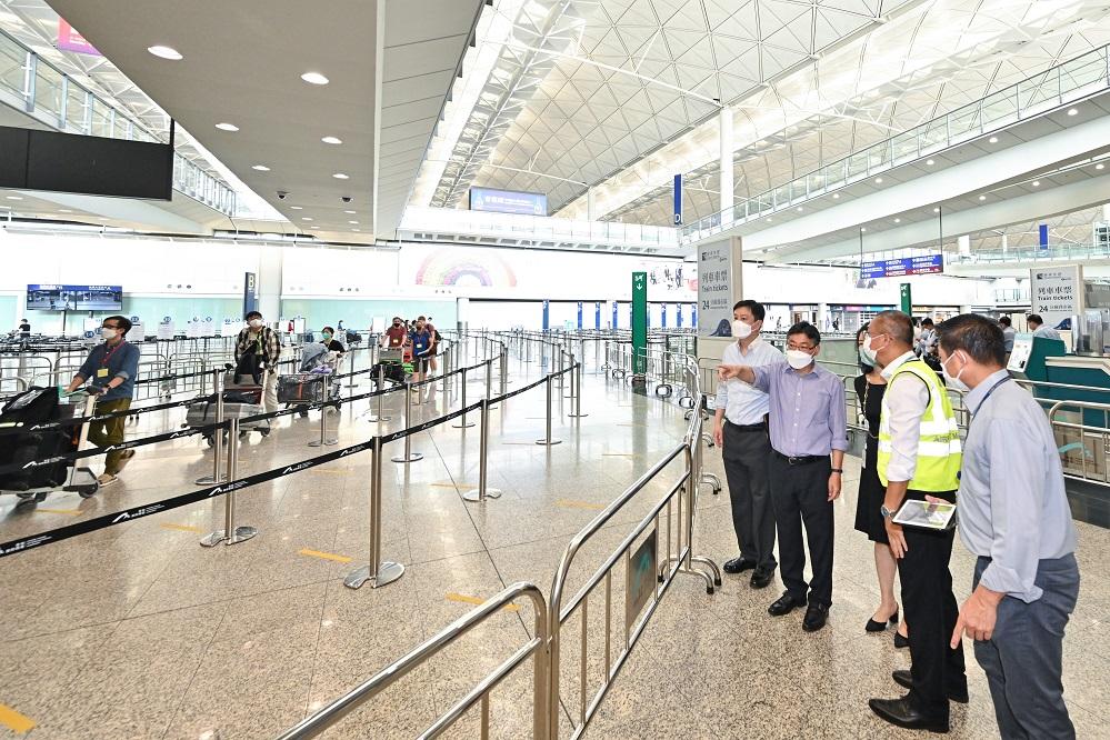 疫情|新增100輛的士直送檢疫酒店 按錶收費車身有特定標記