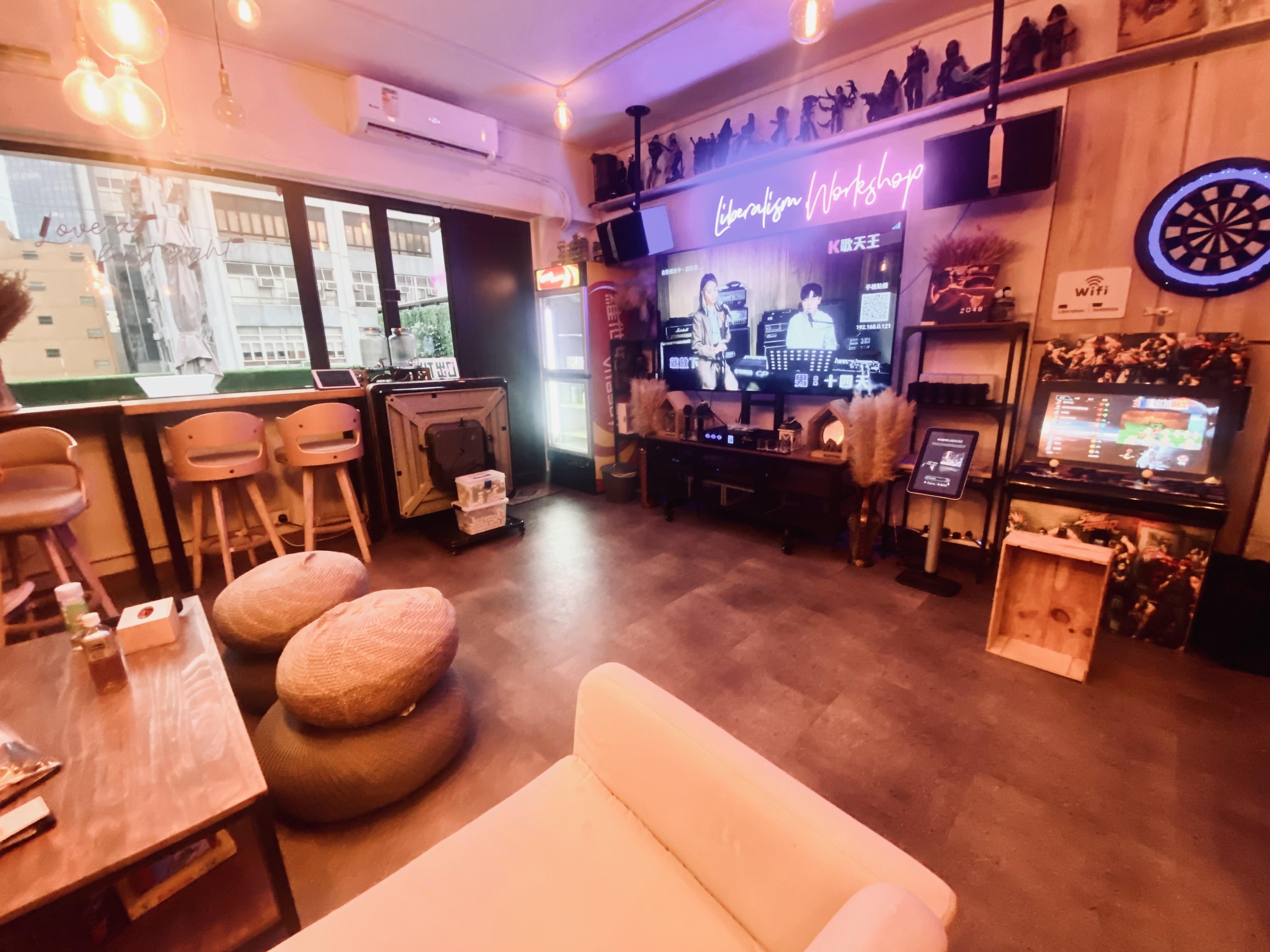 海關打擊侵權卡拉OK 拘5派對房間負責人和職員