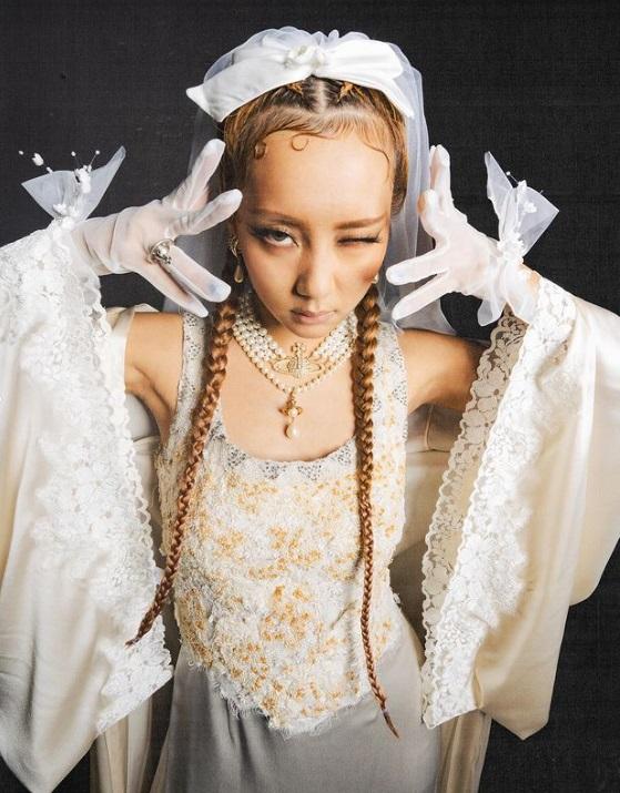 COLLAR新歌《OFF/ON》上架 八女新形象曝光