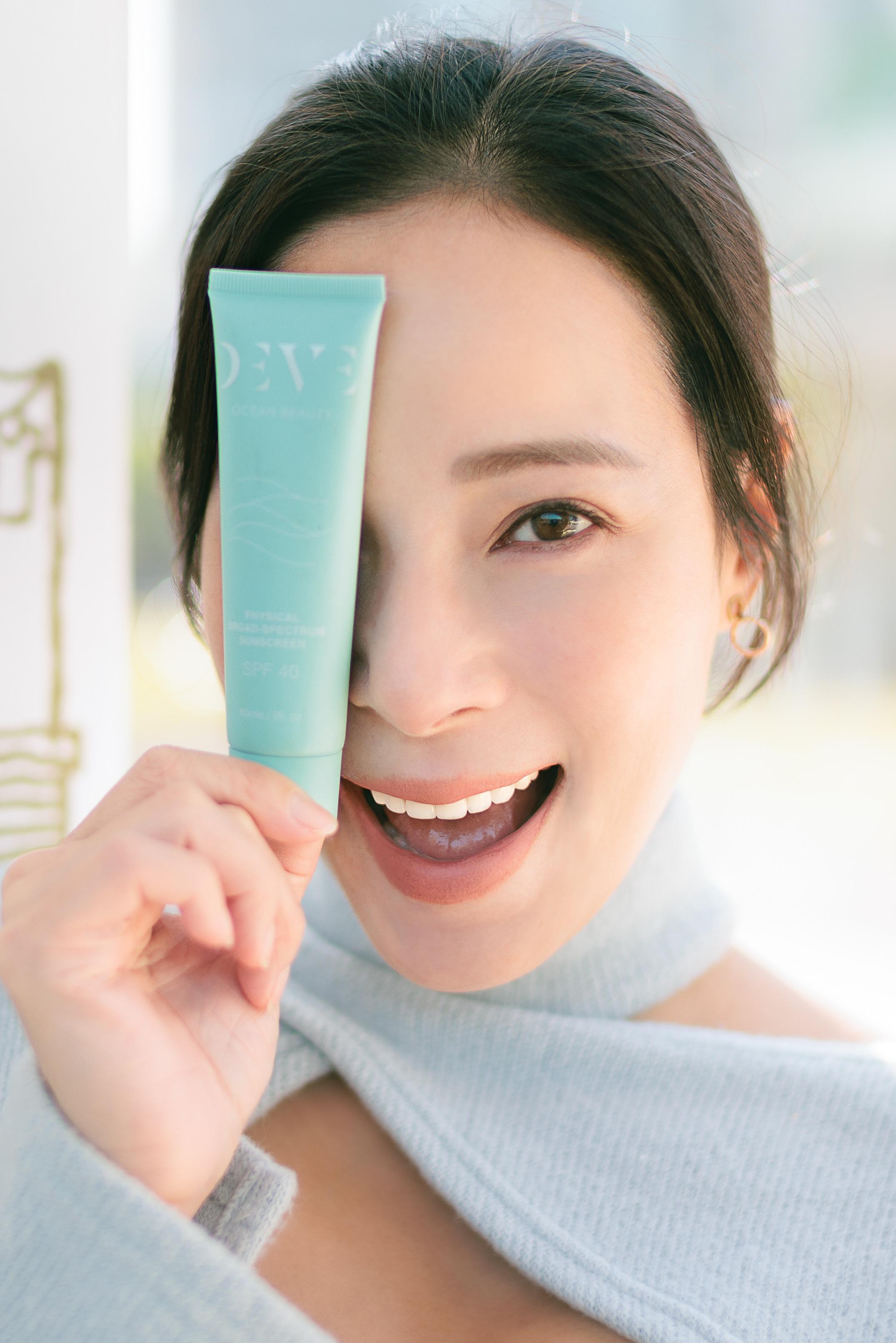 DEVE由喜歡水上運動的藝人余曉彤(Hidy)創立。