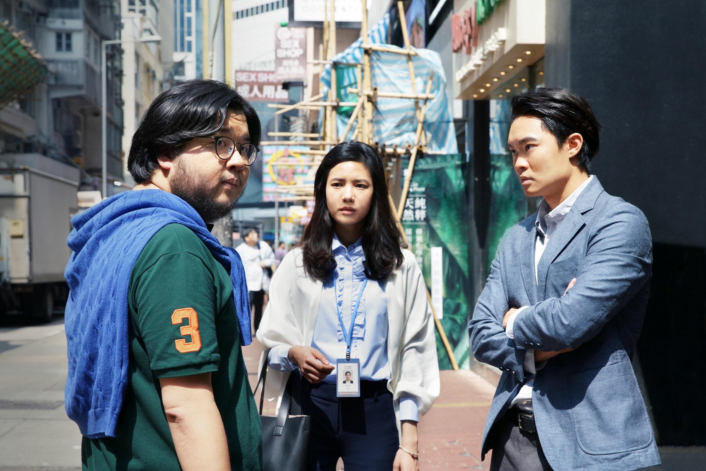 《遍地黃金》由肥腸、胡子彤及伍詠詩主演。