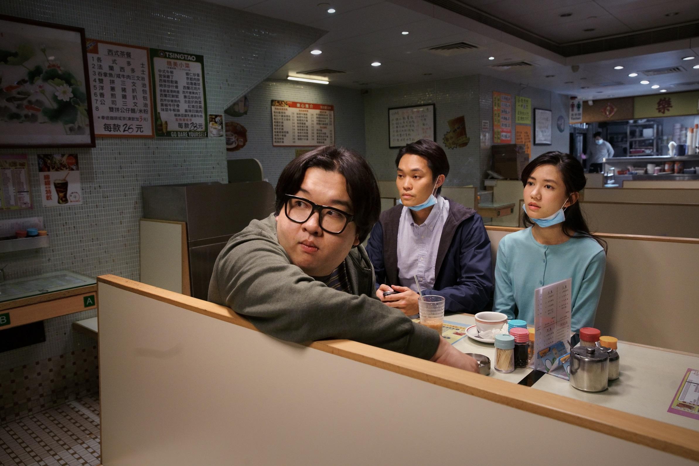 《遍地黃金》故事主茶餐廳內發生,全靠演員彼此交流的默契。