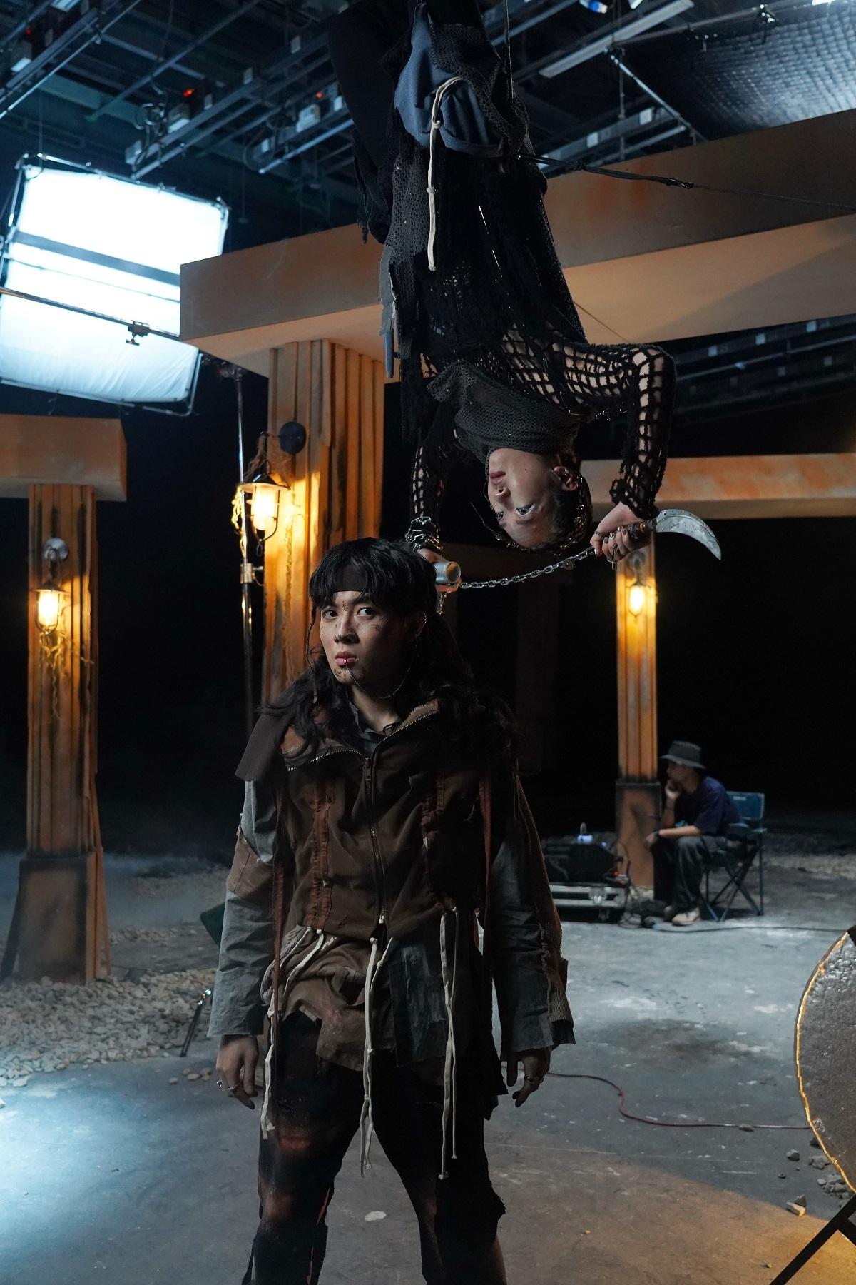 Ben在新歌MV化身奪寶飛賊。