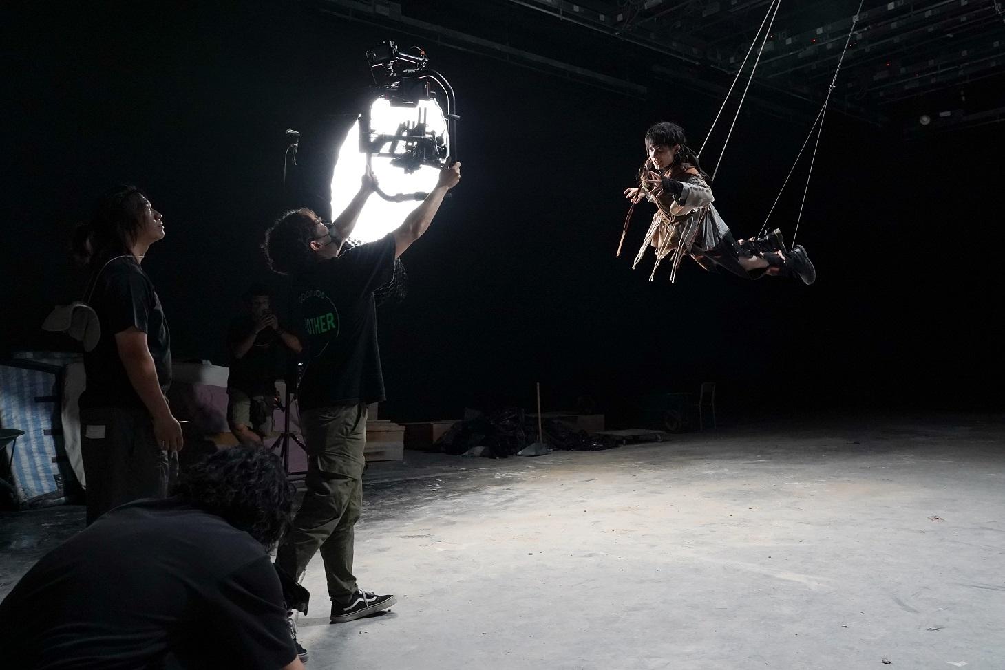 「折骨BEN」為出道歌《粉身碎骨》拍MV,初次吊威也克服畏高。