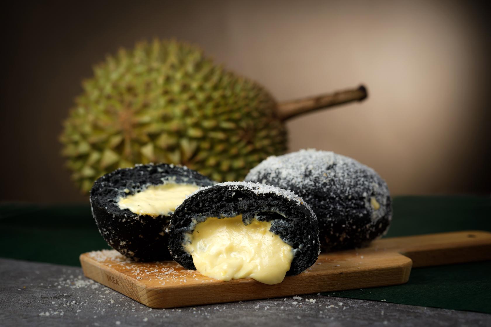 「爆餡」竹炭榴槤冬甩(HKD 38)