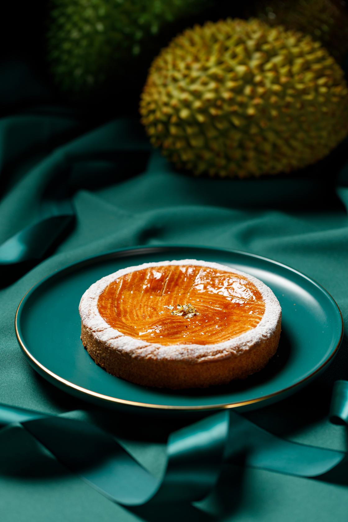 焦香榴槤巴斯克蛋糕(HKD 350)