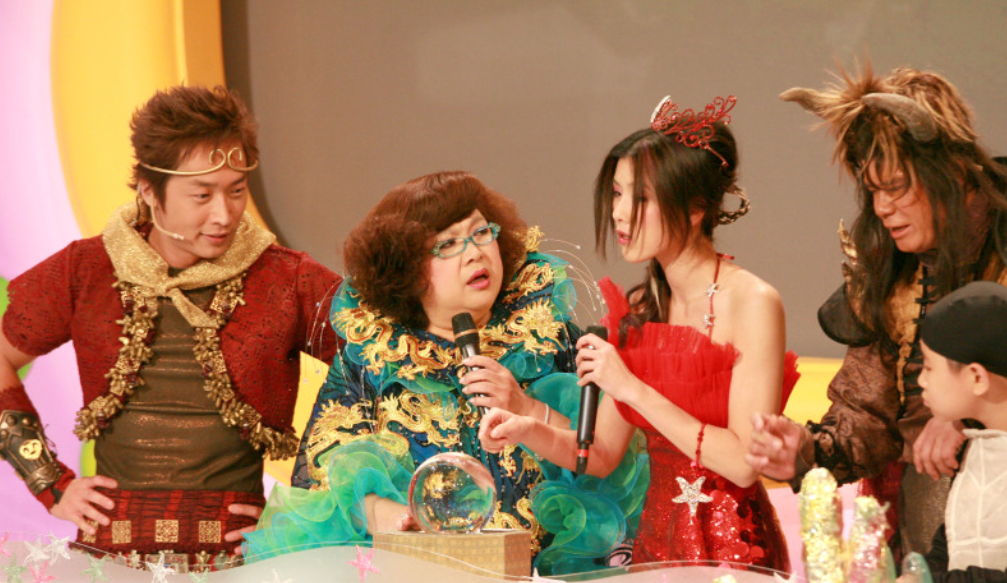 肥姐是多個大騷的司儀。