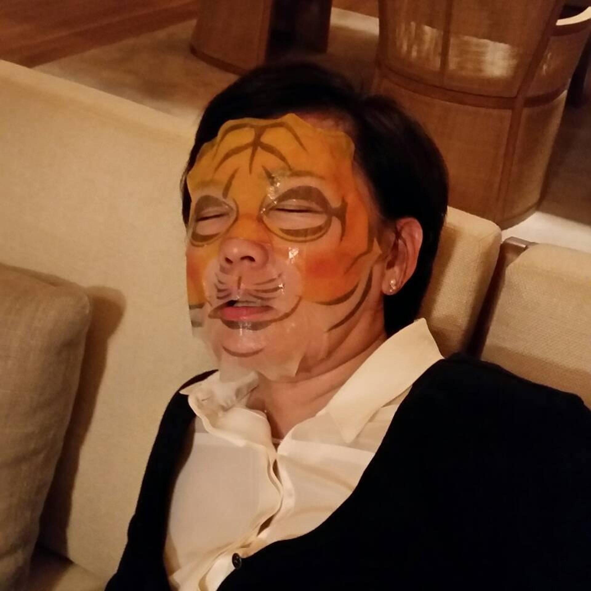 個性外向的安倍昭惠,分享自己搞怪有趣的一面。( IG:akieabe)