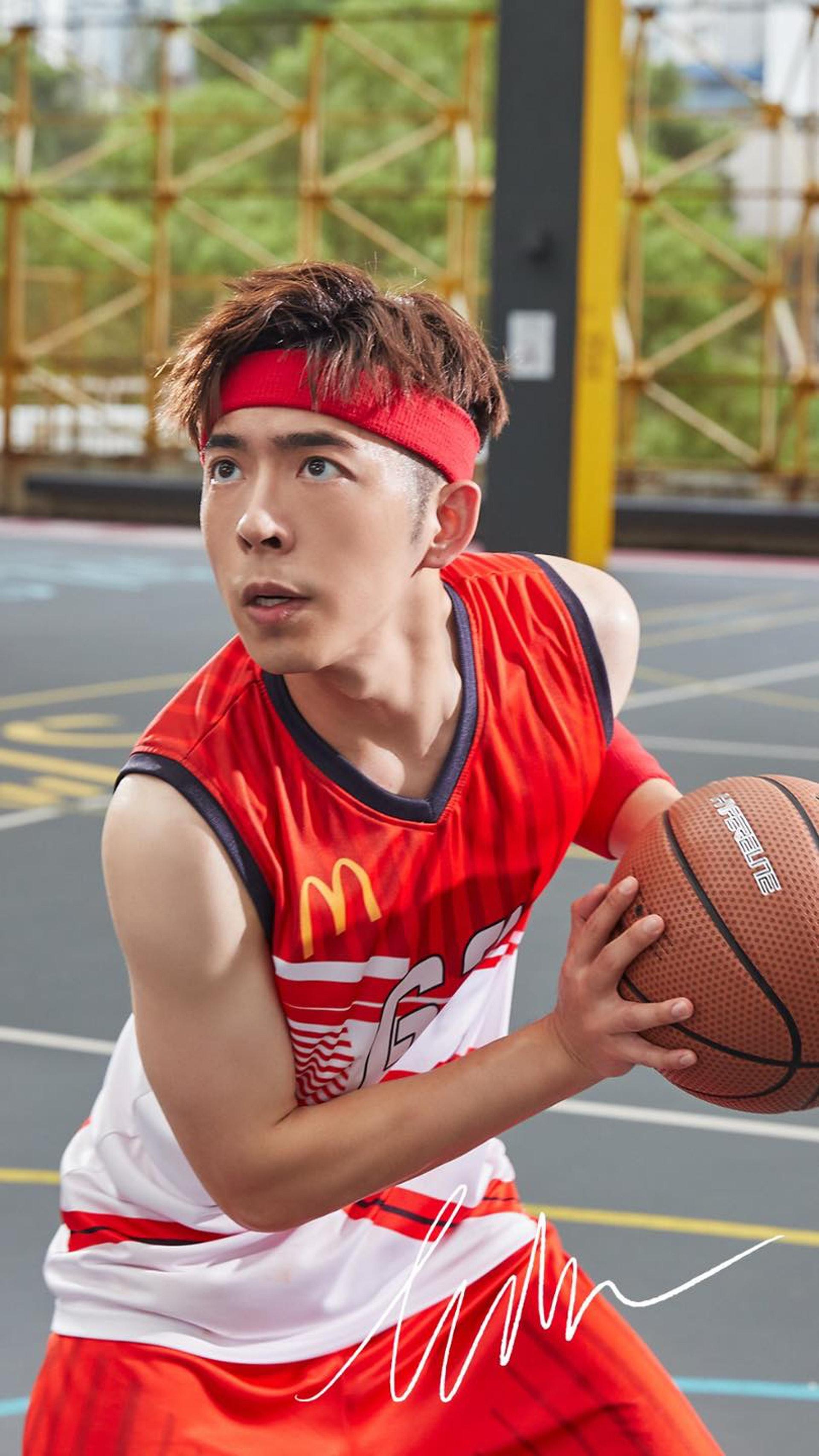 Edan早前拍廣告,打波都有板有眼。