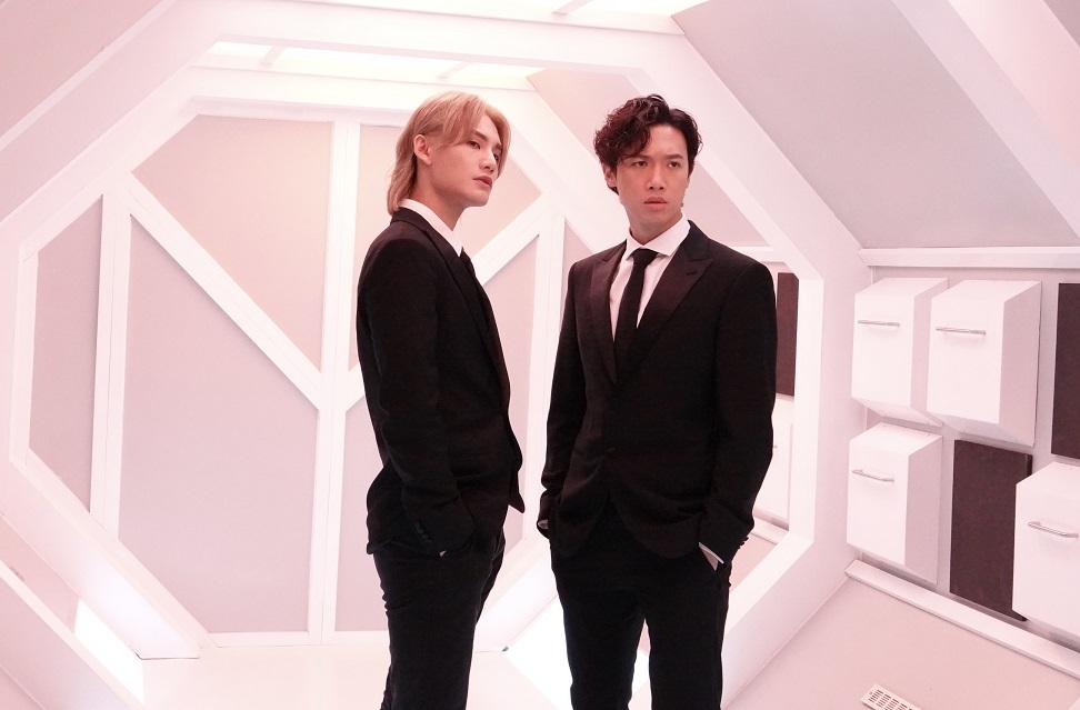 Jeremy和Stanley化身「MIRROR in Black」。