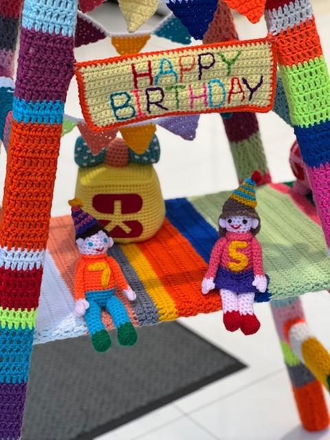 「影靚相 贏獎賞」 IG 攝影比賽由即日起至8月7日舉行。市民把「豐盛傳承 灌溉未來」毛綫塗鴉藝術展內拍攝的照片上載至Instagram,即有機會贏取200港元超市電子現金券!