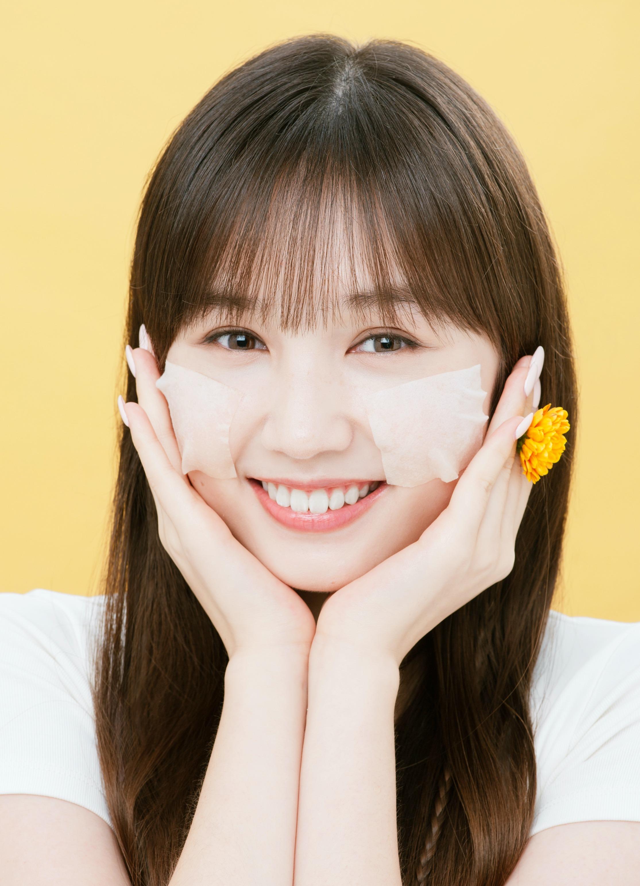 沾濕化妝棉作局部濕敷。