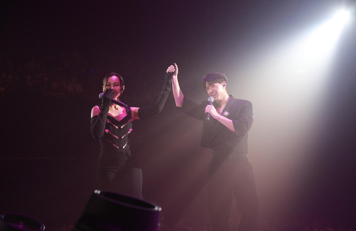 昨晚Jay邀請AGA擔任表演嘉賓。