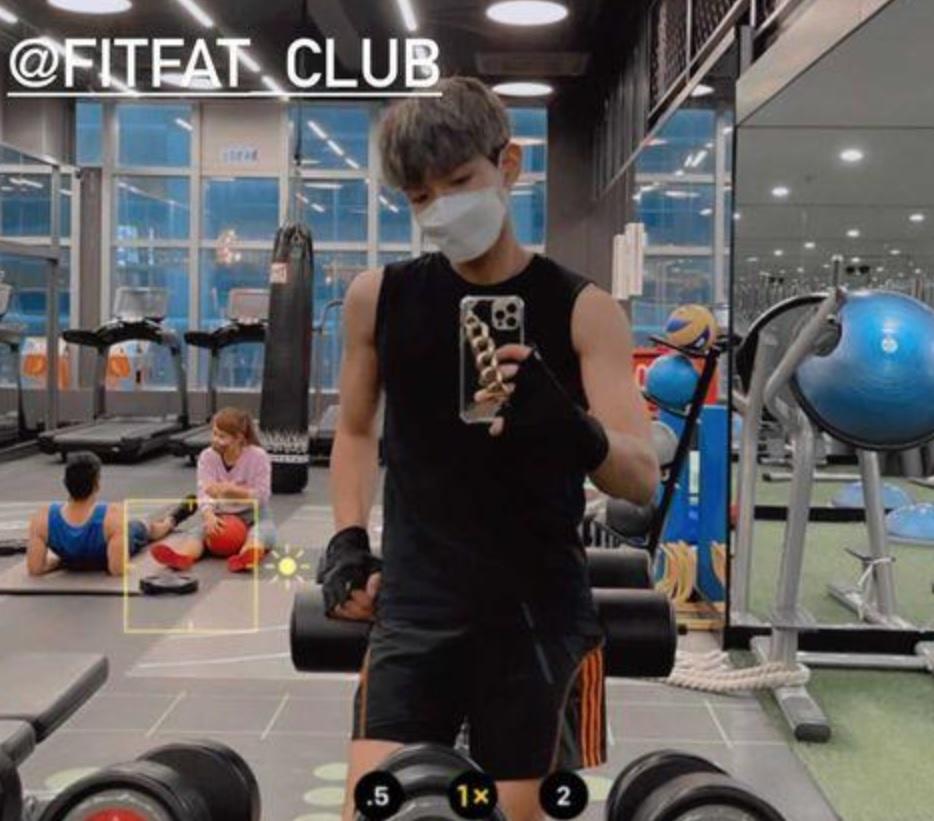 Jeffrey在拍畢《I SWIM》後,仍保持操肌習慣。