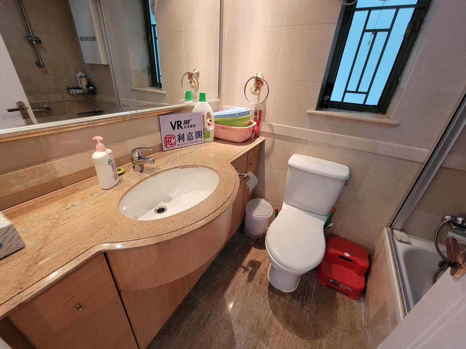 浴室亦經過翻新,新淨企理。