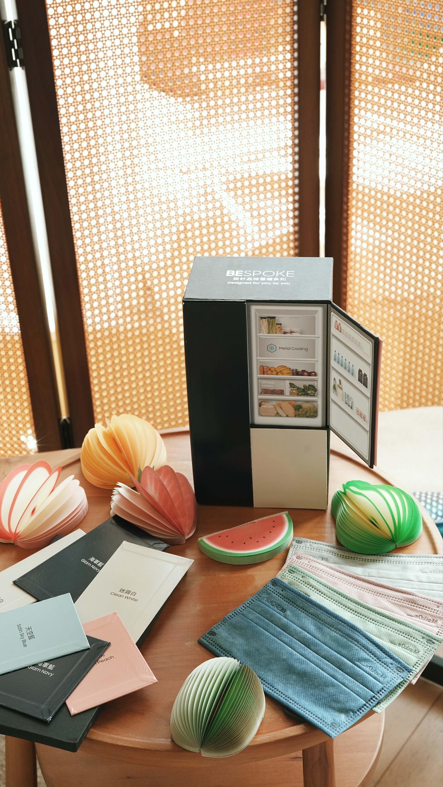 「迷你版BESPOKE設計品味雪櫃」口罩套裝共有4色。